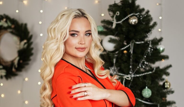 Співачка Angela символічно заспівала про новорічне диво: прем’єра