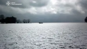 На Полтавщині в новорічну ніч люди опинилися заблокованими в човні на замерзлому Дніпрі