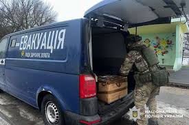 Поїхали з Волині по тварин і речі: поліцейські вдруге евакуювали родину з Нікополя