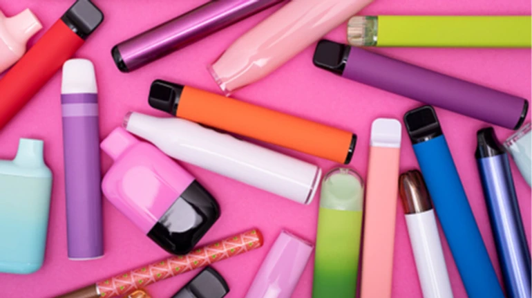 Вейпи не є безпечною альтернативою: дослідження виявило їхній зв’язок із двома типами раку