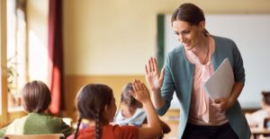 В Україні хочуть змінити принцип нарахування зарплат учителям