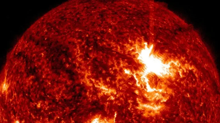 На Сонці стався потужний спалах: чи відчують його наслідки жителі Землі