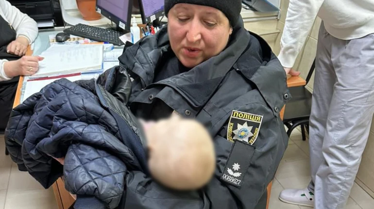 На Харківщині нетвереза мати влаштувала конфлікт із немовлям на руках — дитину вилучили