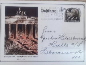 У киянки на кордоні вилучили листівки 1930-х років із зображенням Гітлера