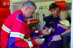 На Житомирщині після нічних пошуків знайшли 2,5-річного хлопчика, який заблукав у лісі
